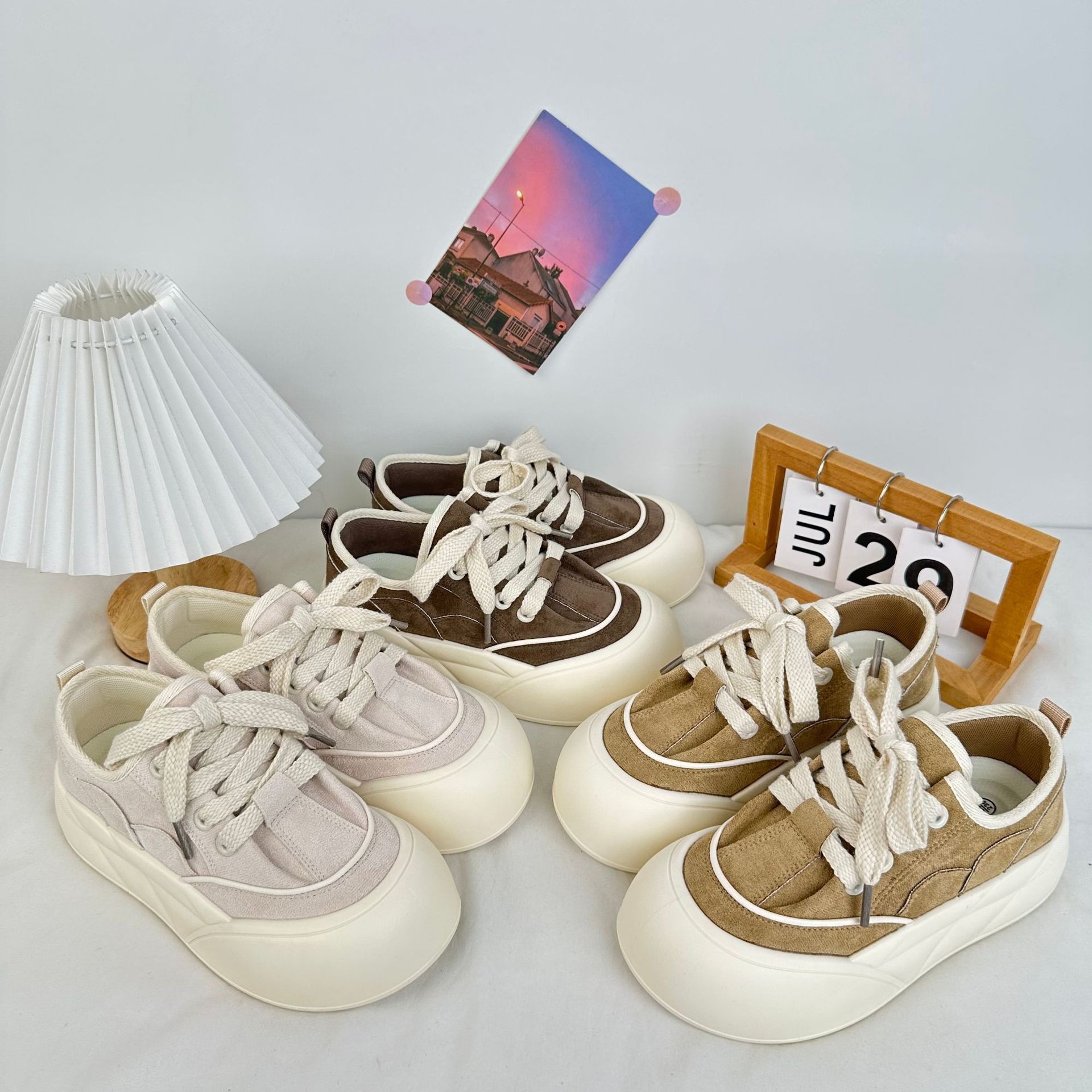 Yuanbo coreano popular con suela gruesa, zapatos de skate feos 2024 nuevos zapatos blancos ligeros muffin zapatos de pan de cabeza grande