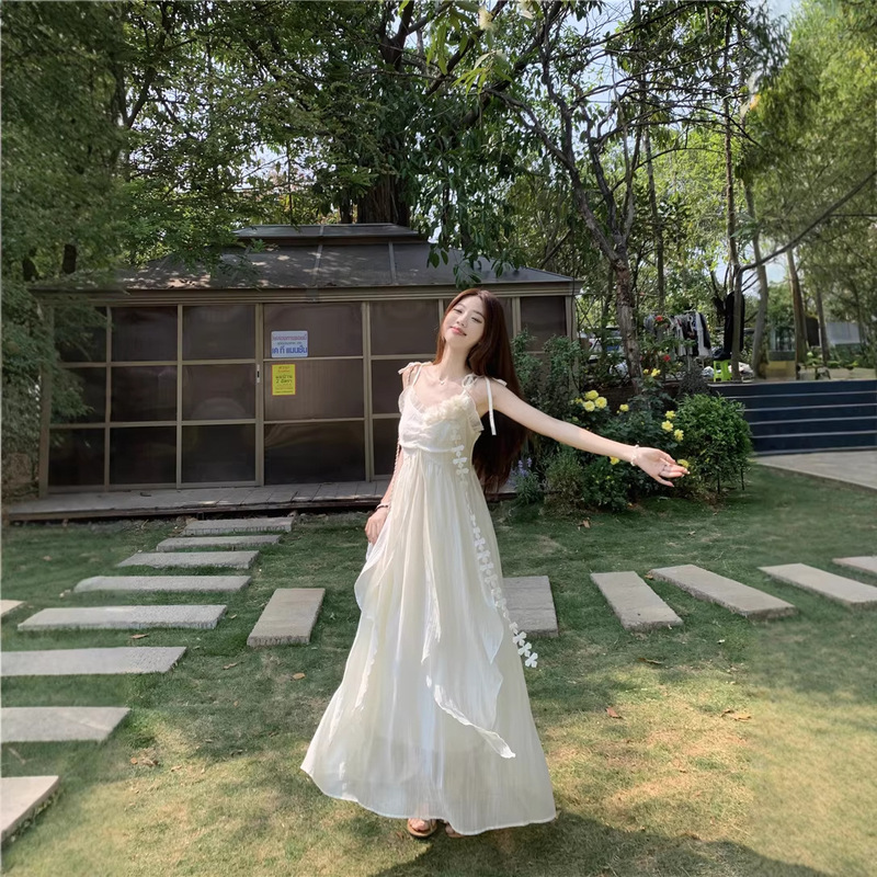 Vacation-Style Floral Design Spaghetti Strap Dress for Women, 2026 Summer New Style, Waist-Cinching, Slimming, Very Fairy-Like Long Dress Vacation-Style Floral Design Spaghetti Strap Dress for Women, 2026 Summer New Style, Waist-Cinching, Slimming, Very Fairy-Like Long Dress