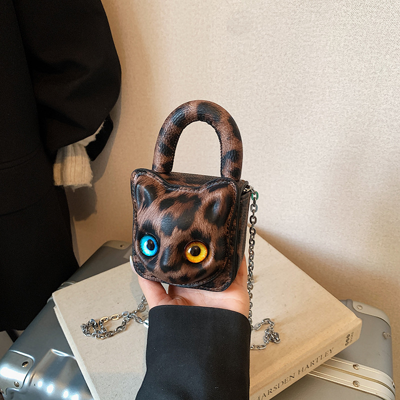 Estampado de leopardo marrón