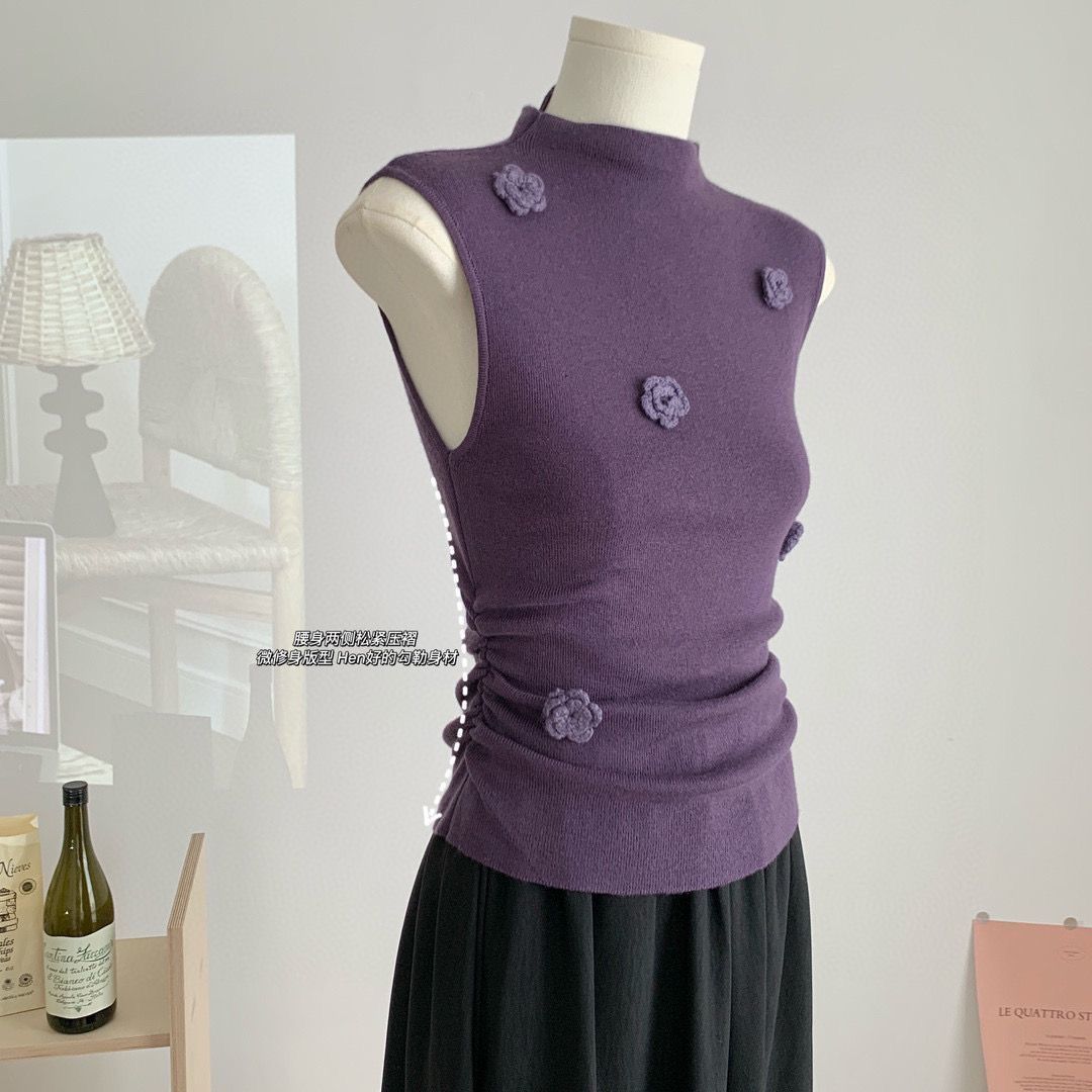Three dimensional fitted tank top sleevless