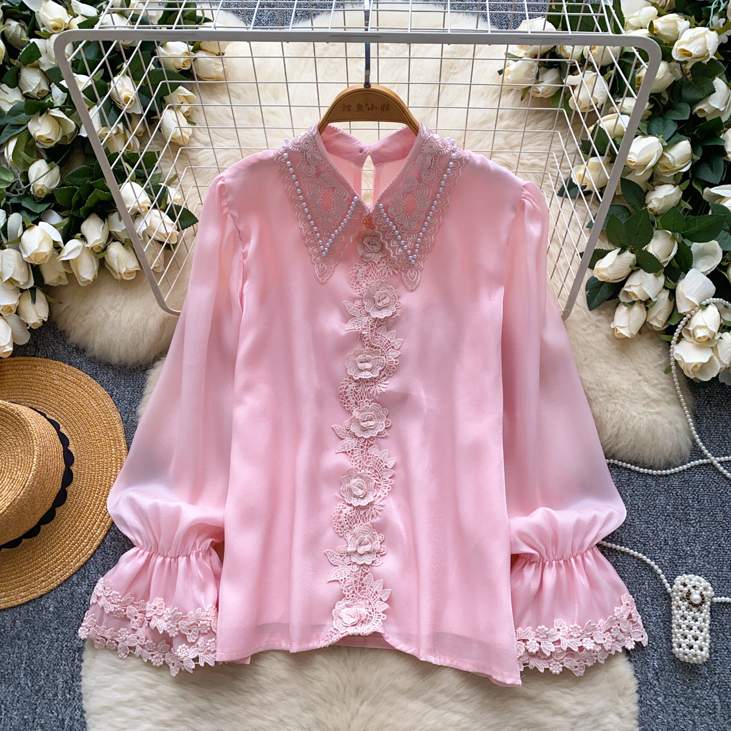 Camicetta donna stile francese in pizzo con perle e dettagli mesh_voghion.com