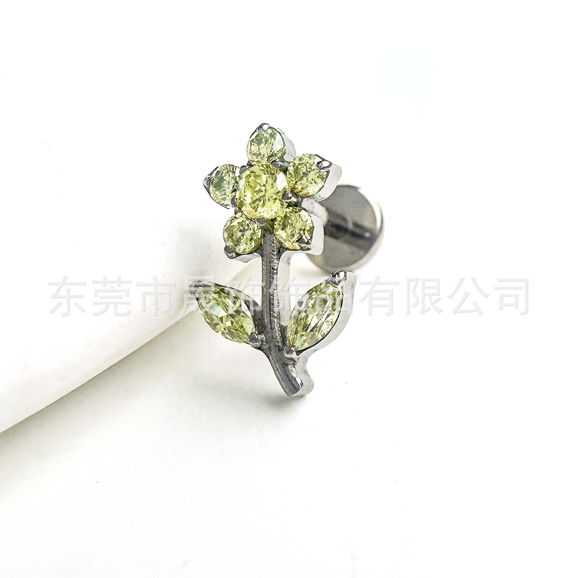 F136 Titanium Flower Ear Stud Studded Cubic Zirconia G23 Implant Grade Titanium 内牙 Labret Stud 人体 Piercing Jewelry Helix Cartilage Stud