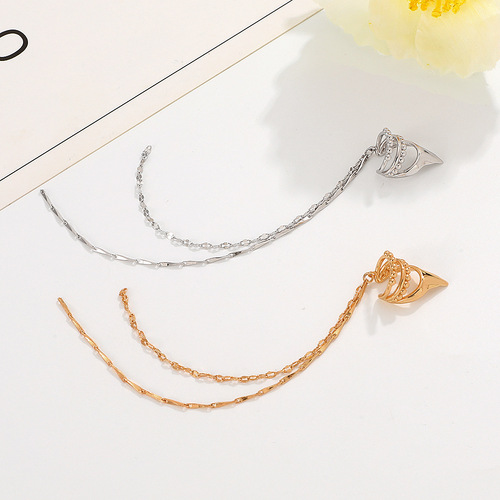 Elegant, minimalist European and American-style elf-inspired ear clips—no-piercing design featuring a chic, niche-worthy long-chain tassel ear cuff.