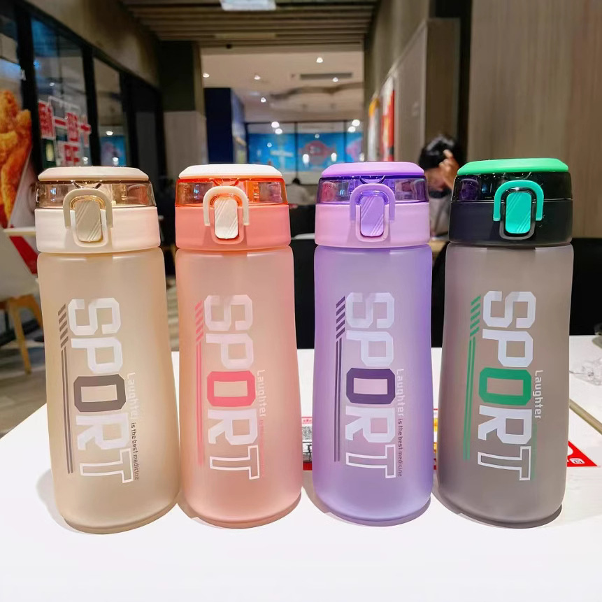 Amazon venta caliente con tazas de agua para adultos de alto valor con tazas de plástico de paja para estudiantes tazas deportivas portátiles