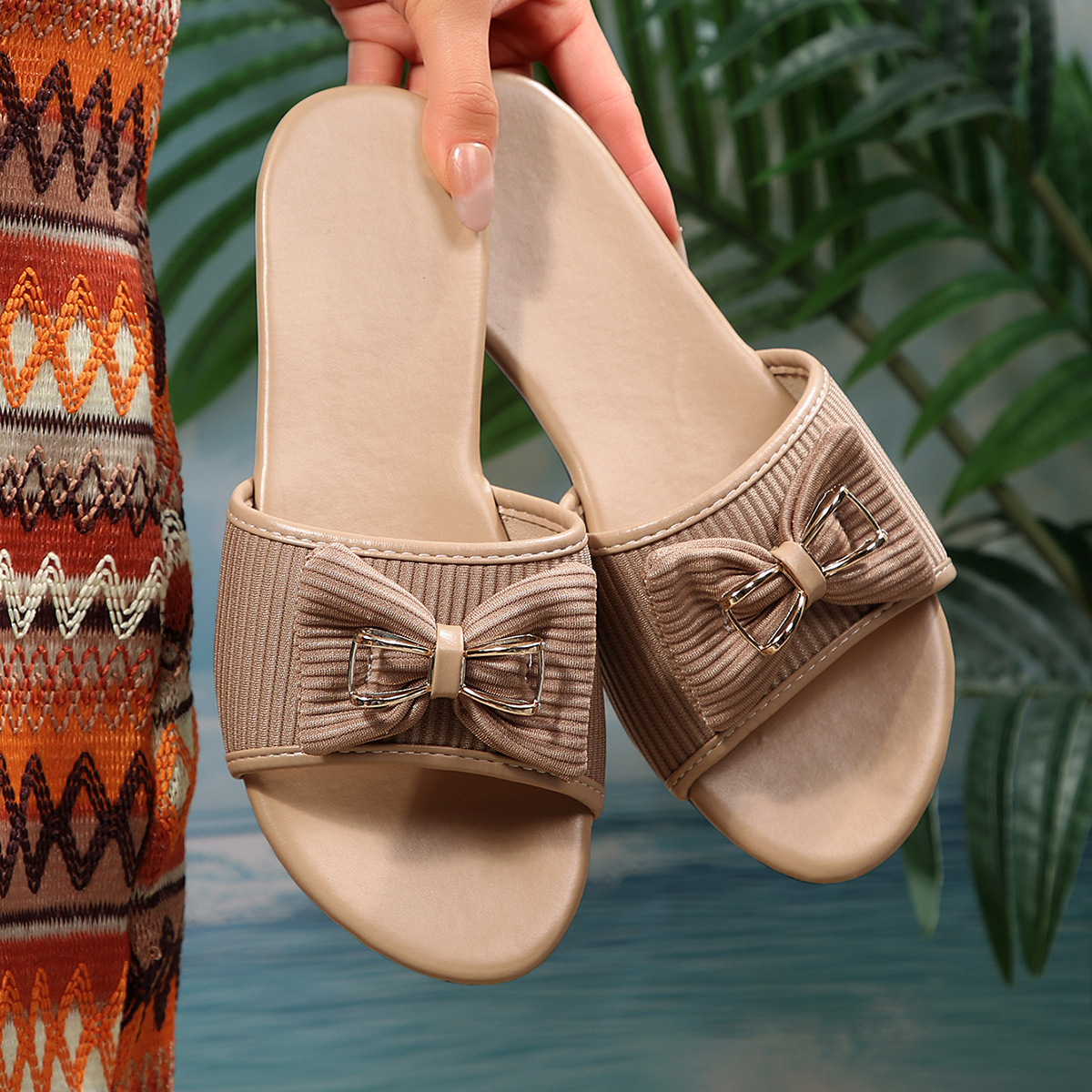 Sandalias Planas de Mujer de Cuero Sintético con Decoración Metálica para Uso Casual