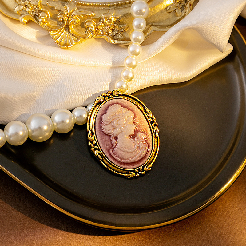 Broche camafeo vintage para mujer estilo medieval retrato_voghion.com