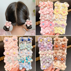 女の子の高い顔の値は花の小さい皮の筋の子供を傷つけません。
