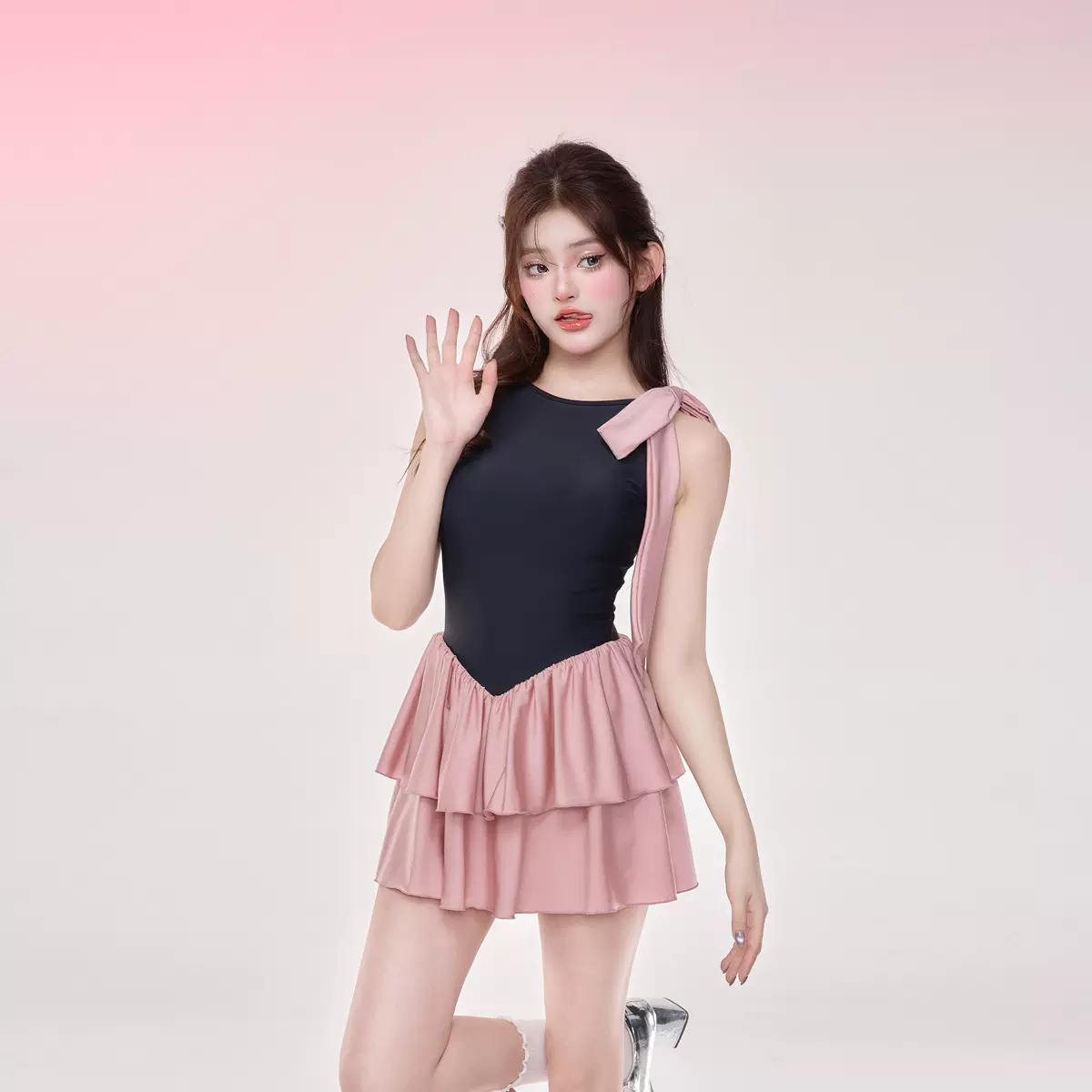 NLANG泳衣女2025新款仙气裙式欲遮肚带胸垫小胸聚拢无袖温泉