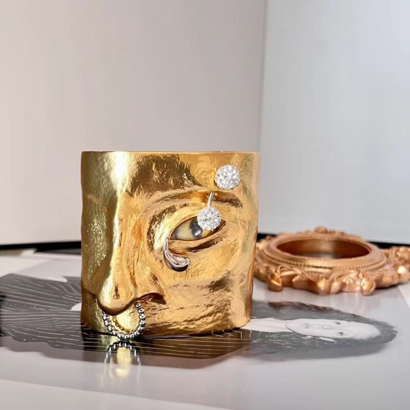 European and American pompous palace wind face facial features three-dimensional nose eye bracelet fashion personality half face arm ring jewelry