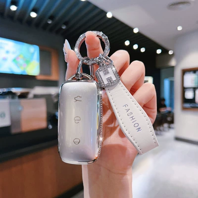 Galaxy L7 Xingyao 8 Key Cover: Car key bag - geely-galaxy-h-model-smart-3-button-side-diamond-white-single-shell-h-rope-diamond-buckle