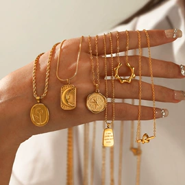 项链;耳环;戒指