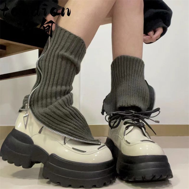 Zapatos de suela gruesa para chicas de primavera y otoño 2024 nuevos zapatos de cuero de nicho de suela gruesa para mujeres de primavera y otoño