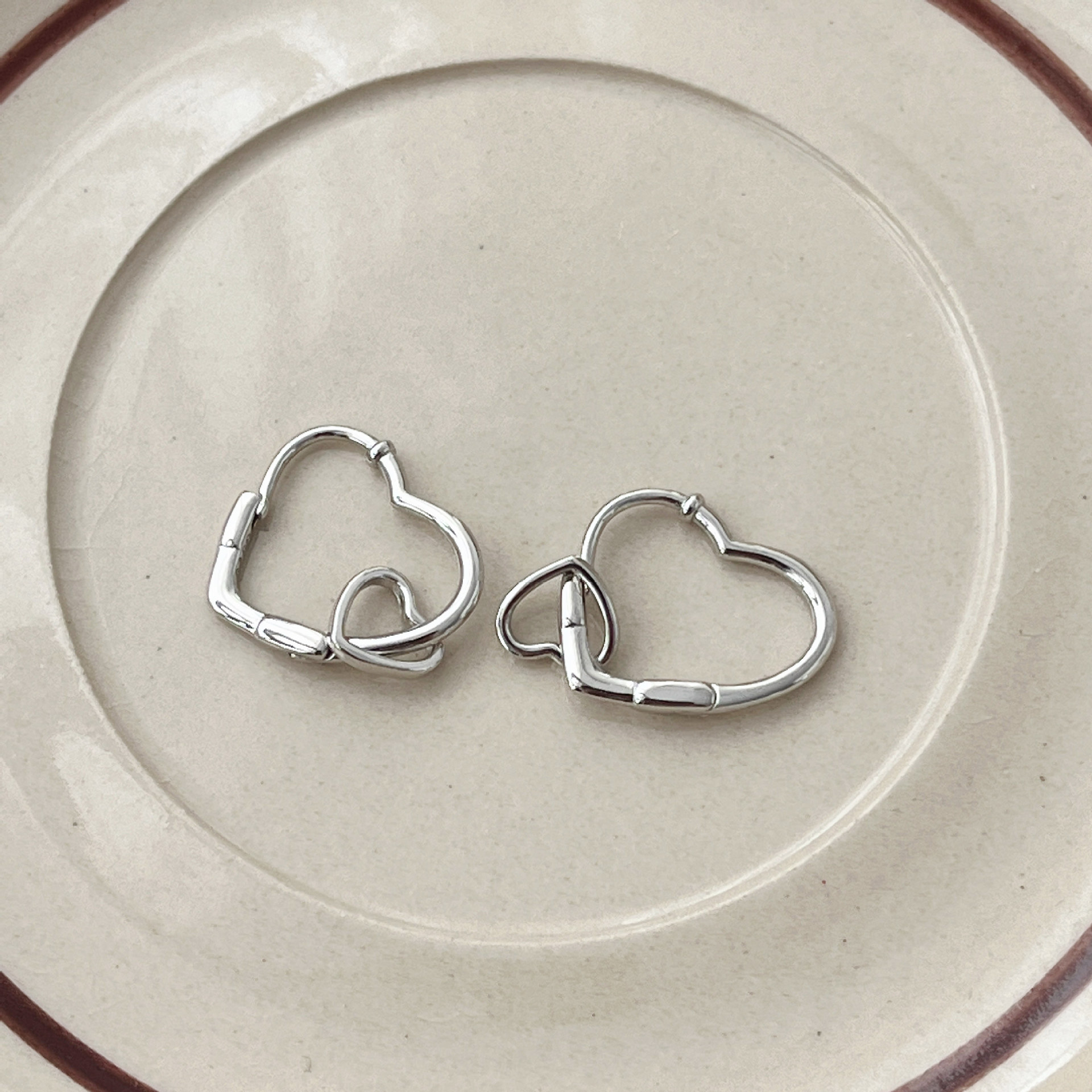 1 Pair Modern Style Heart Shape Plating Sterling Silver Earrings display picture 2