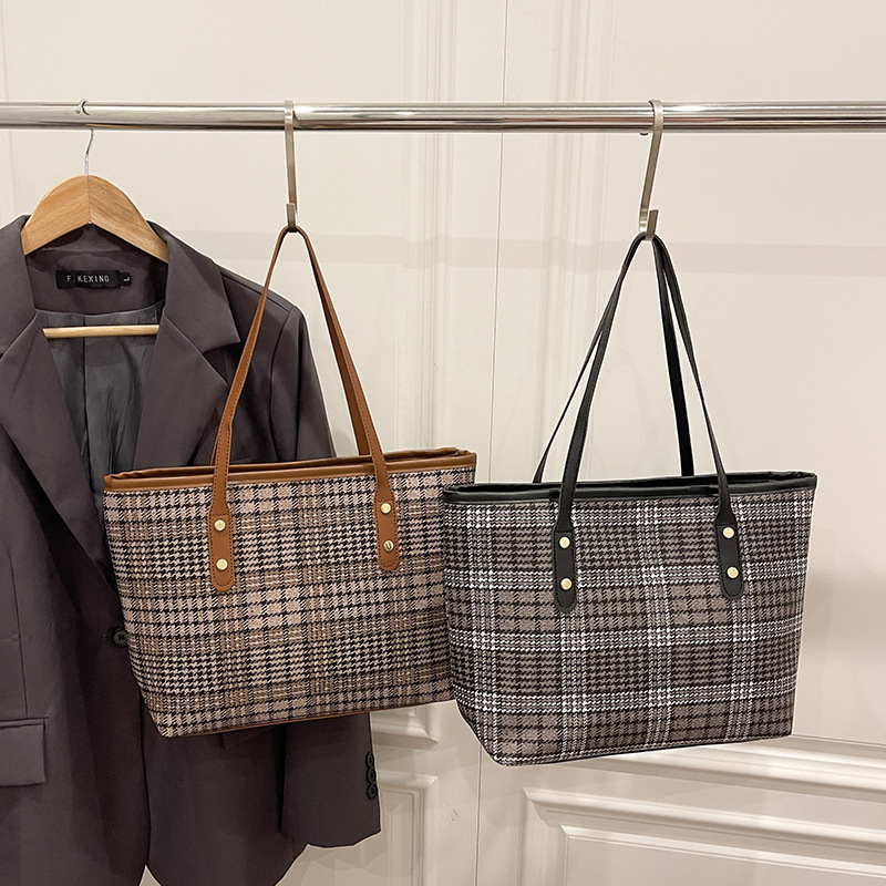 2026 Summer New Plaid Bag Casual Shoulder Bag Trendy Plaid Bag Women's Bag Stylish Versatile Commuter Bag Wholesale