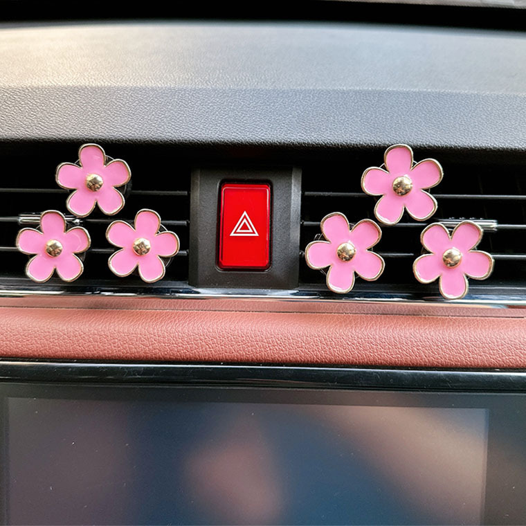 アクセサリーのペンダントの爆発的な自動車の吹出口のアロマクリップ合金のデイジーの花の車内の羽口の装飾品のアロマクリップ|undefined