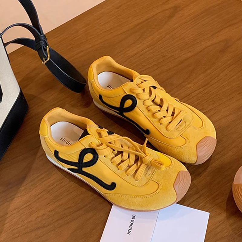 Versión de piel de vaca ~ Su Yinyin 7cm realza los zapatos de entrenamiento alemanes para mujer, zapatos deportivos casuales de suela gruesa retro, zapatos Forrest Gump