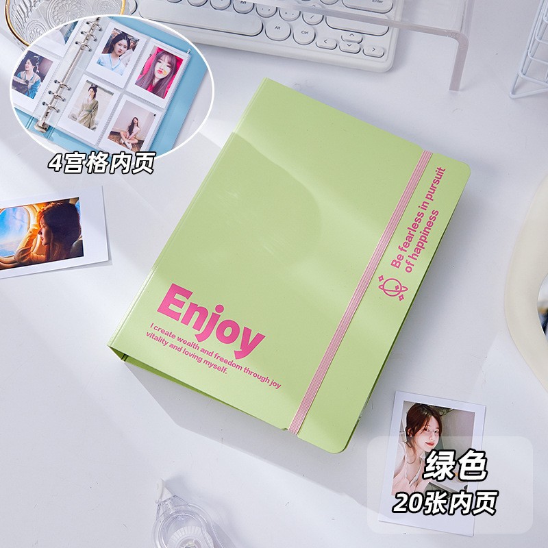 Un pequeño libro de tarjetas de espuma fresca de alto valor visual en un álbum de fotos de chicas mini volantes de 3 pulgadas.