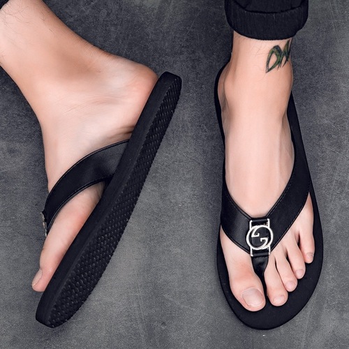 Vietnamese Men's Slides New 2024 Summer Fashion Personal Outdoor Beach Slippers Men Outdoor Rubber Thong Sandals