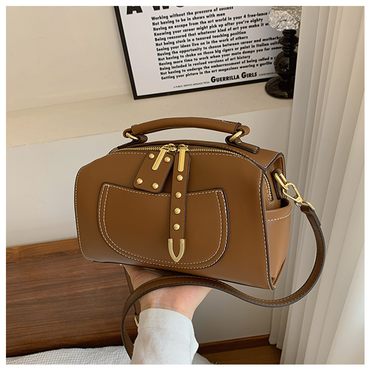 This year's popular handbag for women in 2024, new high-end color contrast single shoulder crossbody bag, stylish and_voghion.com