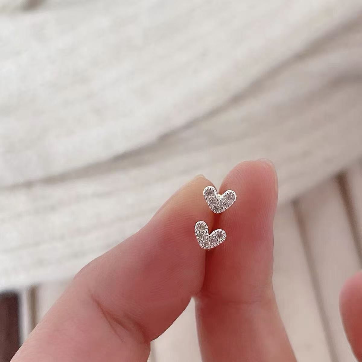 Cubic Zirconia And Pearl Stud Earrings For Everyday Elegance_voghion.com