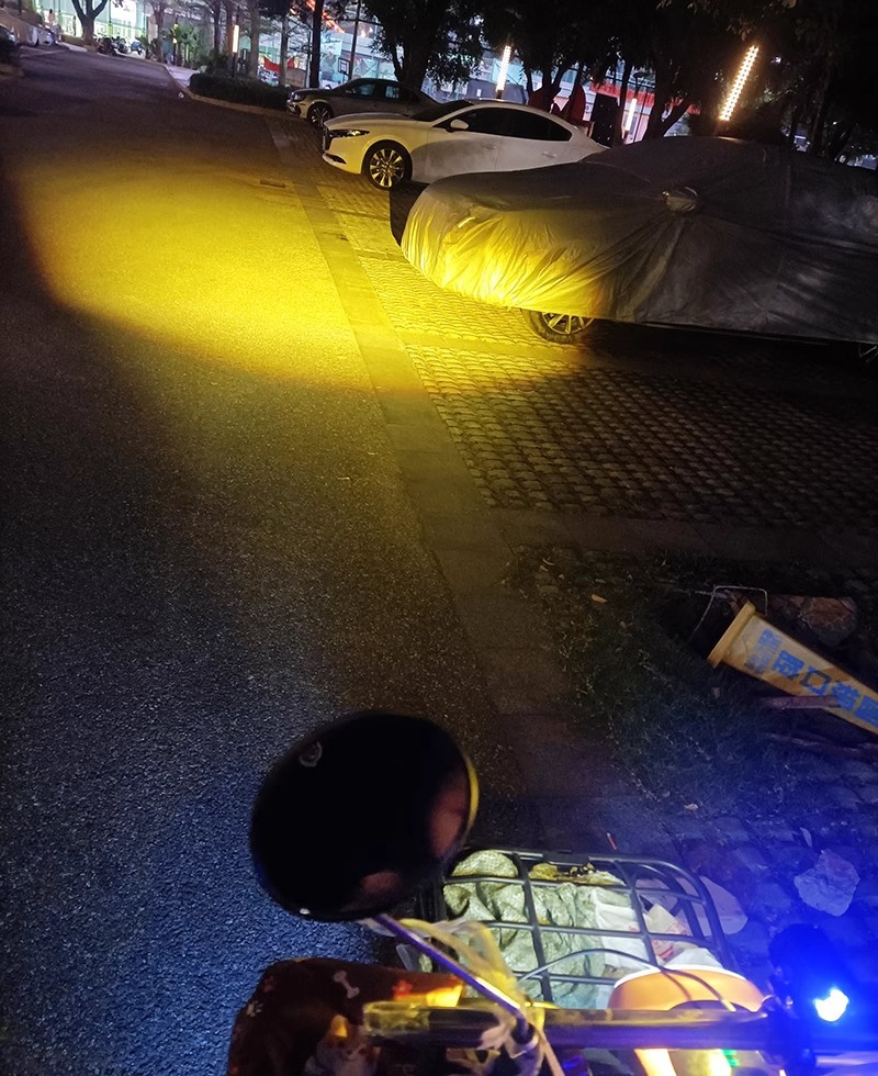 Motorcycle LED Spotlight Blast Flash Paving Road Near and Far Electric Vehicle Super Bright Light Tricycle External 12V85V Headlight