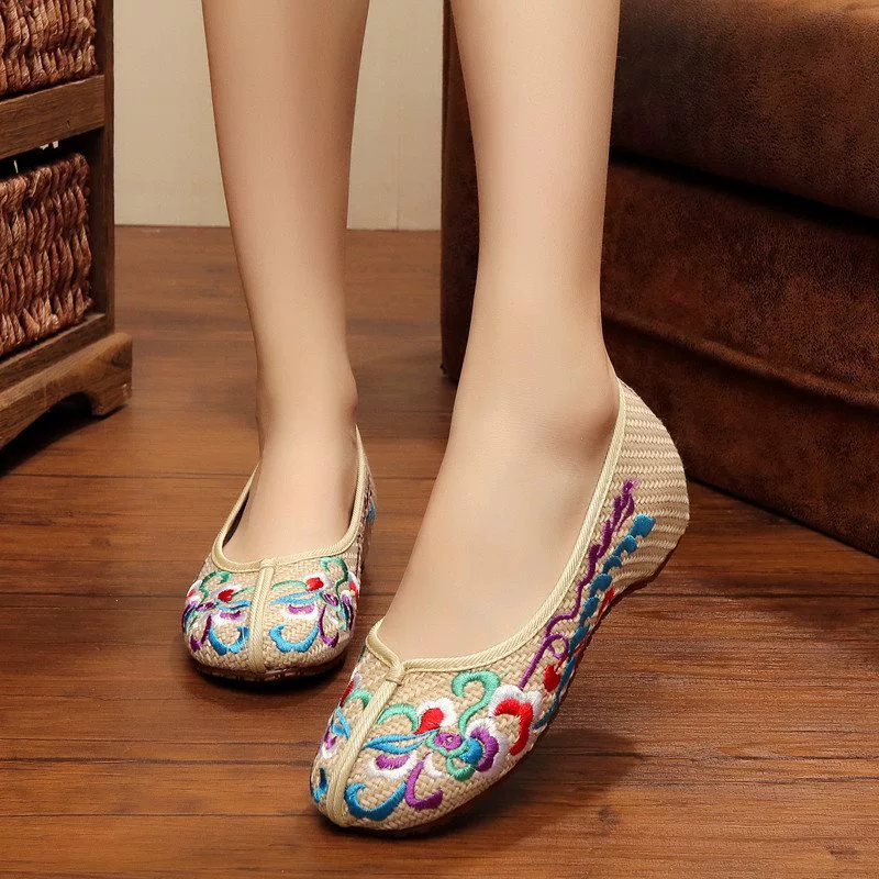 老北布鞋女夏民族风绣花鞋古风2025内增高坡跟休闲新款妈妈单鞋