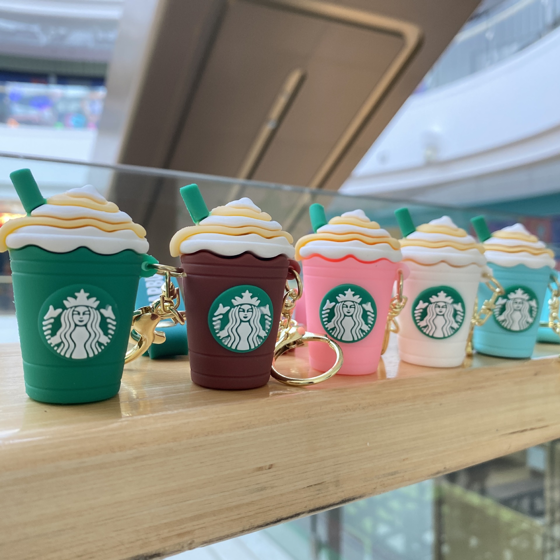 Nueva Starbucks llavero leche taza de té muñeca colgante bolsa accesorios del bebé atrapando máquina pequeño regalo al por mayor