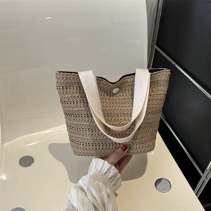 Paja tejida de gran capacidad temperamento bolsas de mano de verano 2024 nueva bolsa de ocio de estilo extranjero este año popular bolsas de cubo de hombro