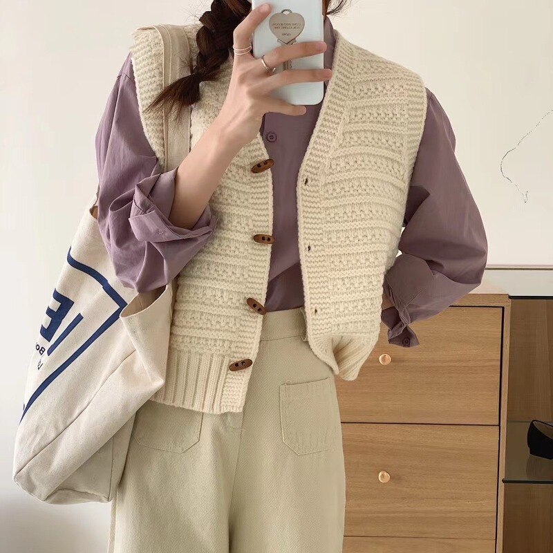 Horn Button Three-Dimensional Pattern Knitted Cardigan Vest for Women, Korean Style Design, 2025 New Versatile Sweater Vest Trend