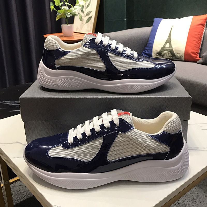 밝은 흰색과 파란색