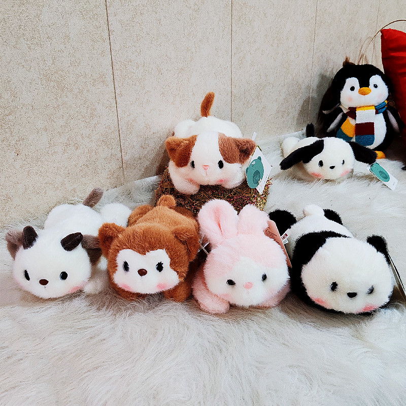 Linda mesa de puff de leche con adornos de muñecas, juguetes de peluche con muñecas, pequeños perros de leche, gatos de leche, regalos de cumpleaños para niños