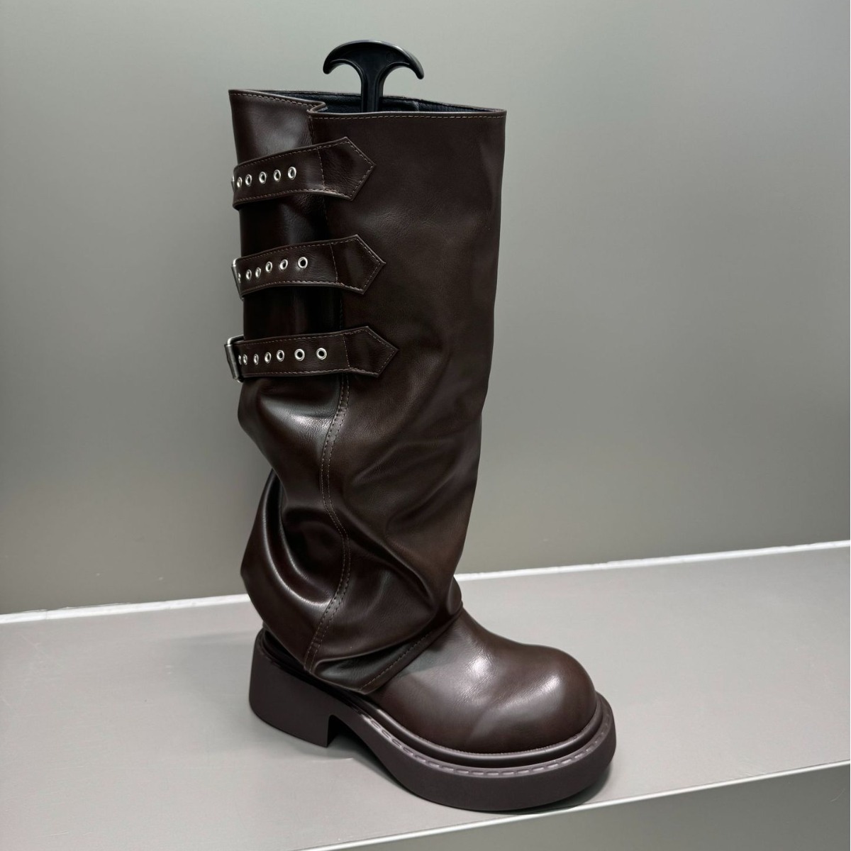 Mooreyu Pants Dikke Zool Knight Boots, Dames 2024 Lente/Zomer Nieuwe Veelzijdige Look, Slanke Bruine Stapellaarzen_voghion.com