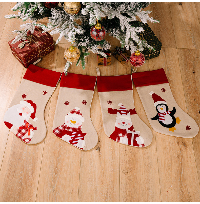 Hogar y jardín nuevas decoraciones navideñas calcetines navideños con estampado de dibujos animados de lino con borde rojo calcetines de regalo para niños colgante de árbol_voghion.com