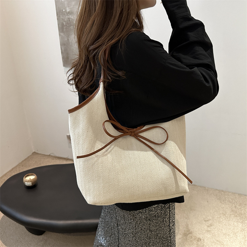 Bolsa de denim de gran capacidad para mujeres 2024 nuevo estilo de estilo extranjero bolso de hombro universal bolso de mano