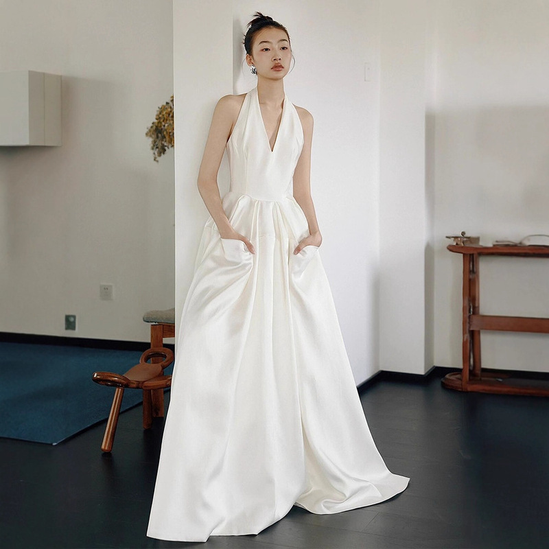 French-Style Halter Neck Light Wedding Dress for Travel Photography, Simple and Elegant Bridal Backless Engagement Gown, Welcome Dress for the Bride, Elegant
