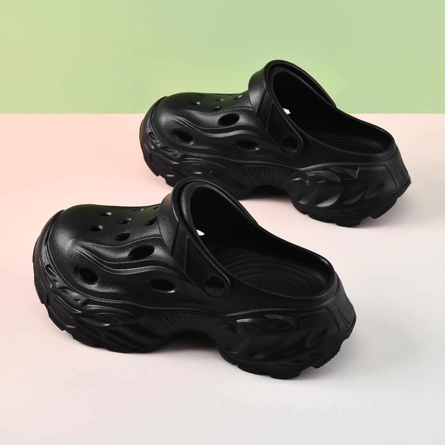 En nombre de los zapatos con agujeros para el cabello, uso externo para damas, nuevo estilo de verano, arrastre Baotou, sandalias y zapatillas de campamento EVA antideslizantes y transpirables