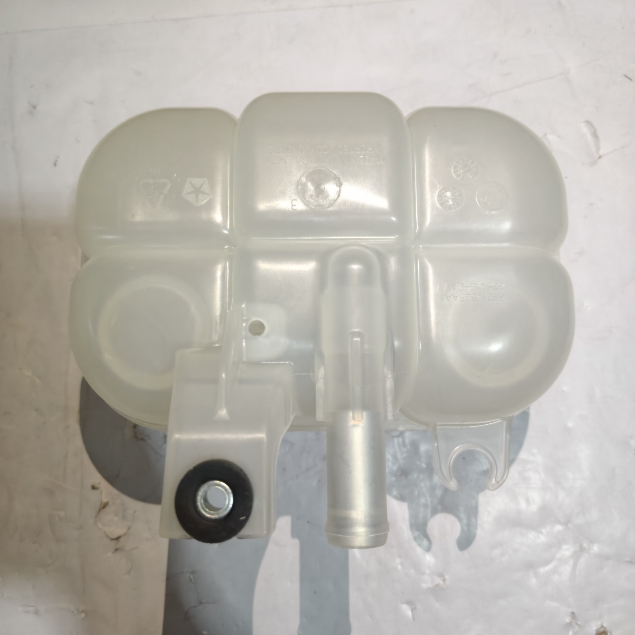 Engine Coolant Reservoir Bottle for the New Dajielong Model 68217323Aa