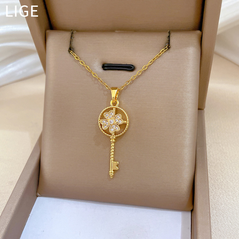 Luxurious Rotating Lucky Key Necklace With Full Diamond Inlay_voghion.com