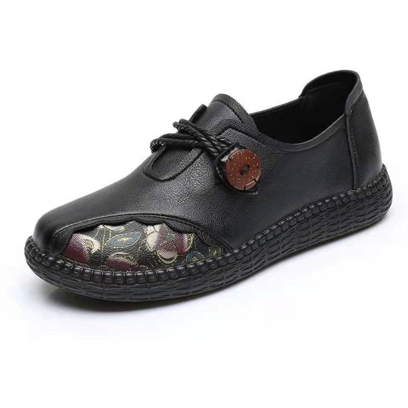 2026 primavera y otoño zapatos de mamá anti-deslizante retró zapatos de cuero suave zapatos de madurez zapatos de abuela