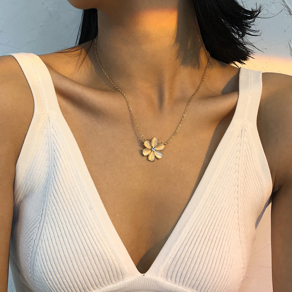 Retro Simple Geometric Flower Necklace display picture 1