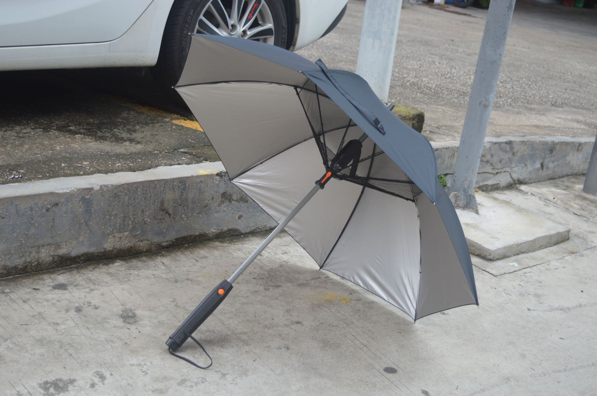 Pegamento plateado negro