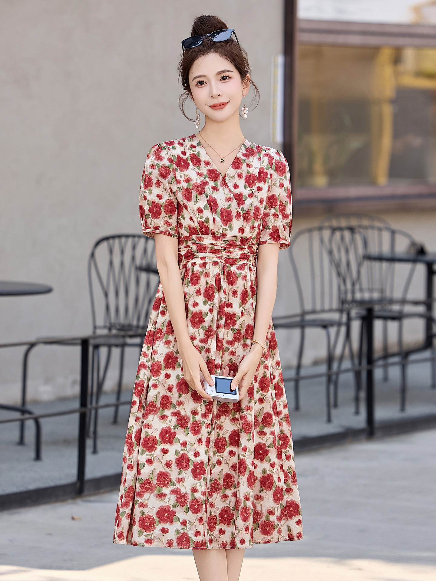 Đầm maxi nữ thắt eo cổ V in họa tiết thanh lịch — màu đỏ