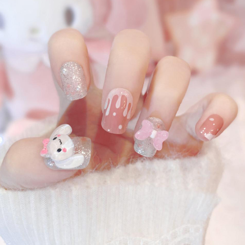 Uñas portátiles de tendencia en TikTok con una sensación de alta gama para el otoño, puro deseo, pegatinas de arte de uñas portátiles con ojo de gato y sonrisa rosa brillante.