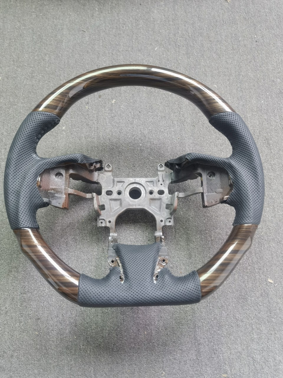 Suitable for Honda URV and Acura CDX, peach wood steering wheel, sporty flat-bottomed model, modified by the original manufacturer