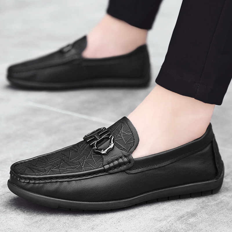 2025 nueva capa superior de piel de vaca de gran tamaño guisantes zapatos negros de suela blanda papá zapatos casuales de moda para hombres zapatos de conducción cómodos para hombres