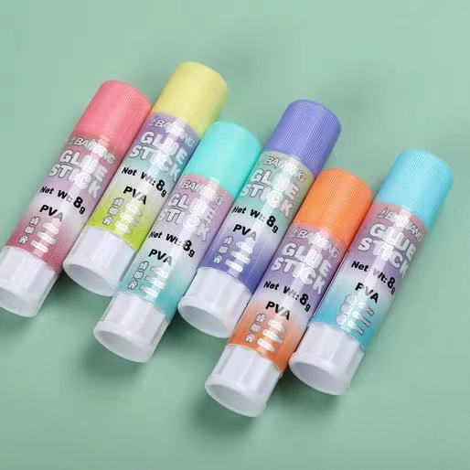 Venta al por mayor estudiante colorido hecho a mano de alta viscosidad fuerte pegamento sólido suministros de oficina pegamento sólido palo niños papelería suministros
