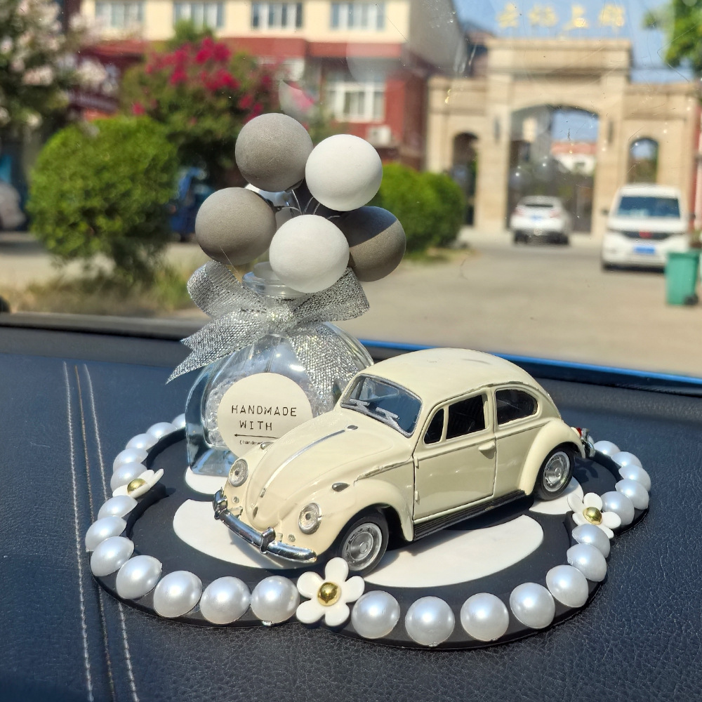 Adorno de automóviles encantador perfumes clásicos de automóviles con diamantes, consola central, decoración interior de pequeños globos frescos