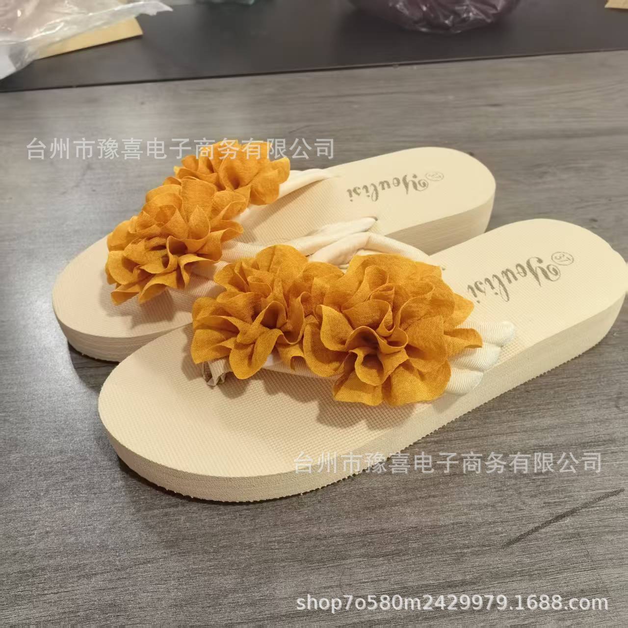 노란색