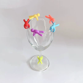 其他橡胶制品;狗狗食具;餐垫、杯垫