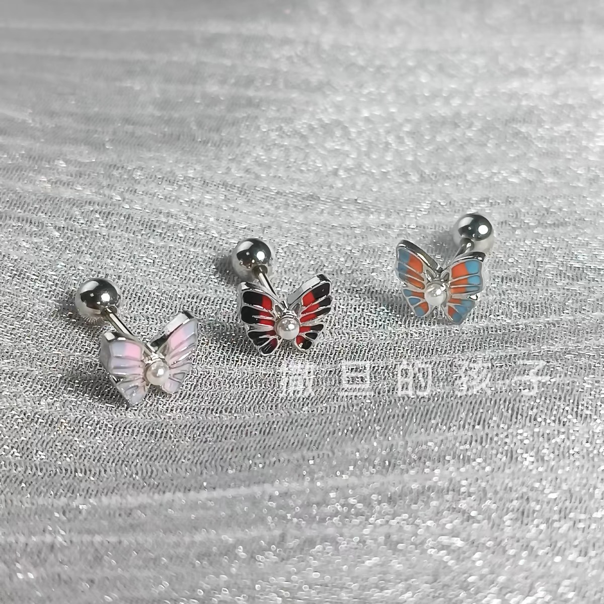 Silver pointed spike labret stud material detail
